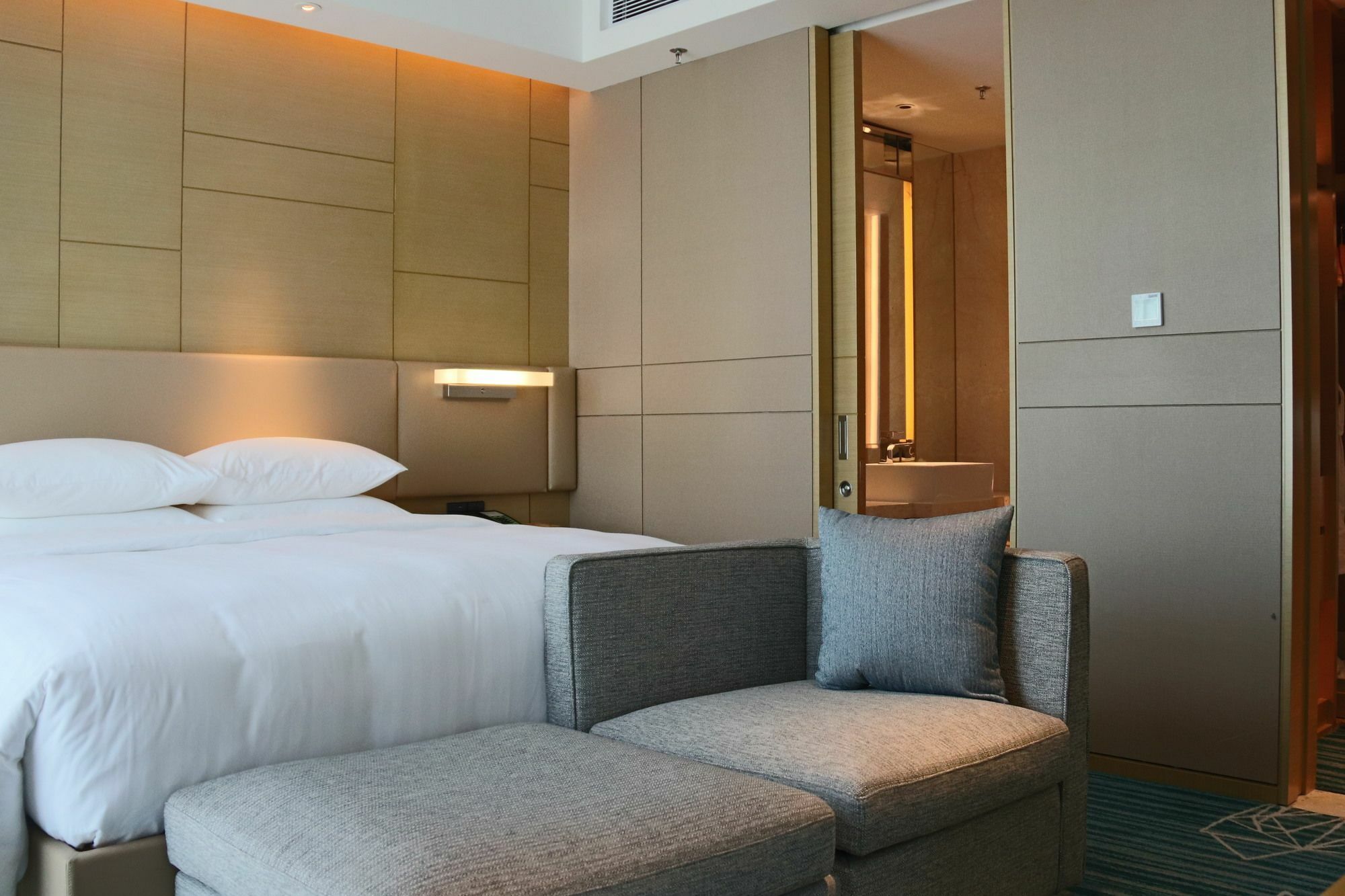 Courtyard By Marriott Shunde Longjiang, Near Furniture Fair Otel Dış mekan fotoğraf